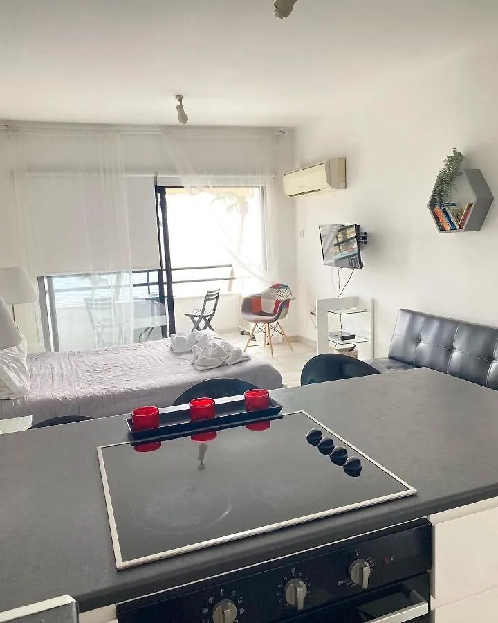 לרנקה Krasas Beach Apartments קפריסין