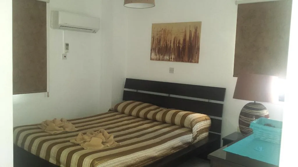 לרנקה Krasas Beach Apartments קפריסין